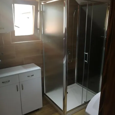 ゲストハウス Dokovic 3*